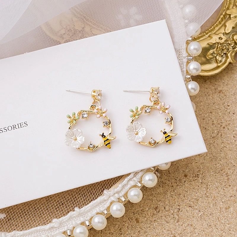 Kawaii Daisy Flower Petal Earrings – Limited Edition 2 Kawaii Daisy Flower Petal Earrings – Limited Edition - Image 2