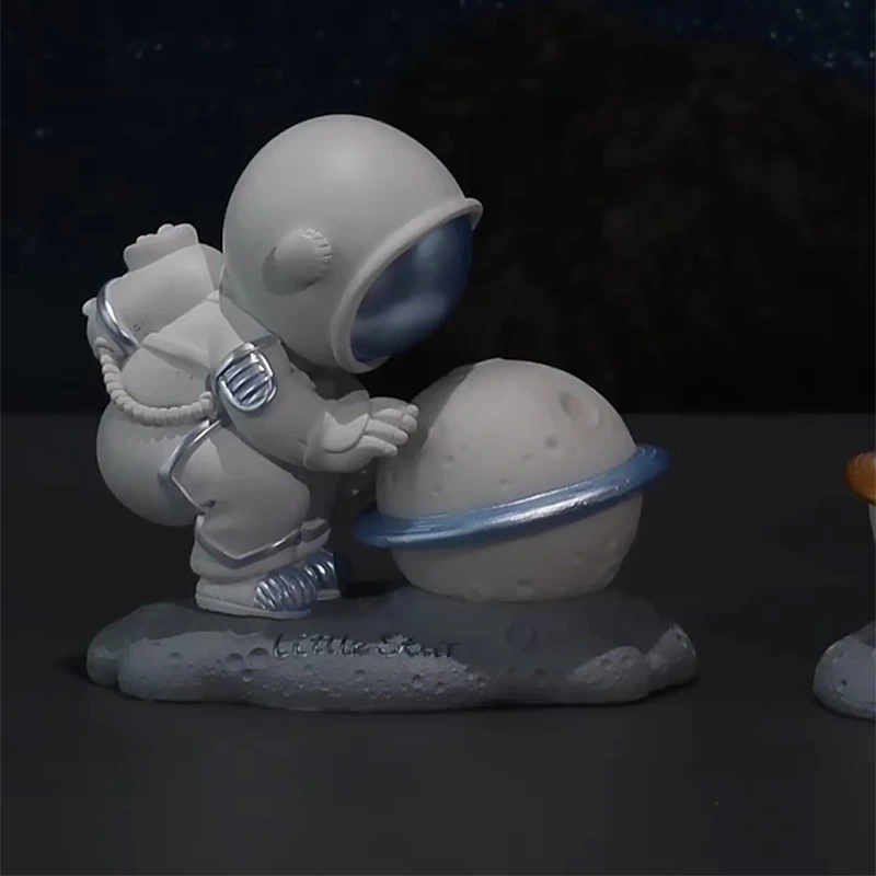 Kawaii Astronaut Planet Lamp – Limited Edition 4 Kawaii Astronaut Planet Lamp – Limited Edition - Image 4