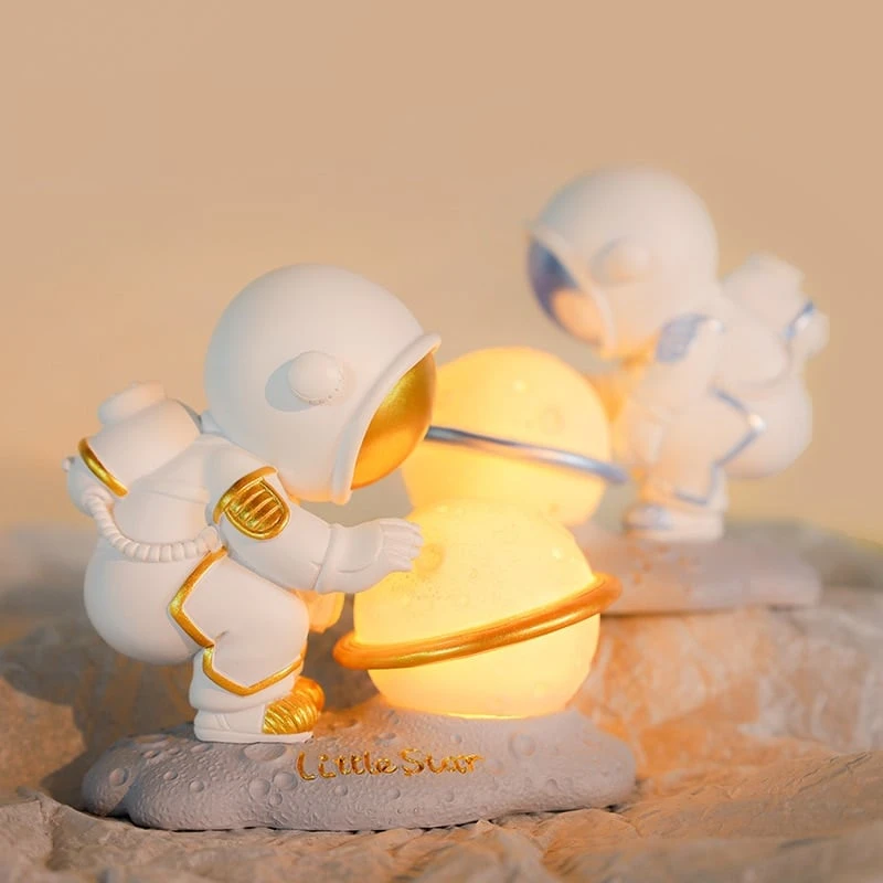 Kawaii Astronaut Planet Lamp – Limited Edition 2 Kawaii Astronaut Planet Lamp – Limited Edition - Image 2